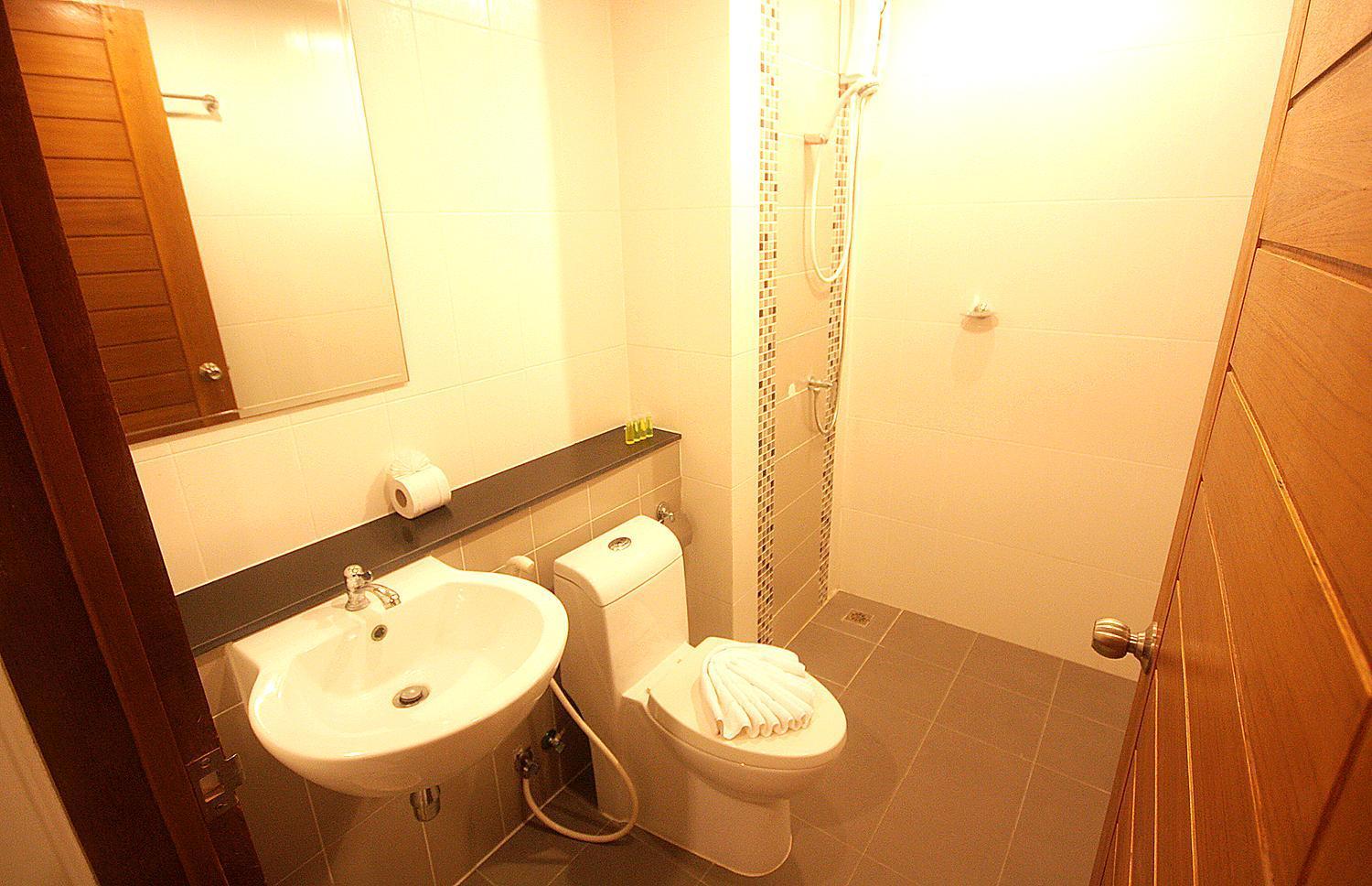 Breezotel - Sha Certified Patong Oda fotoğraf
